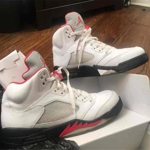 Retro Jordan 5 fire reds